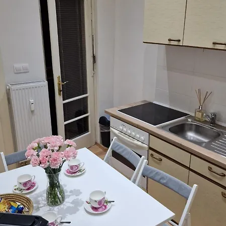 Flora - Late Check-out At Noon 12 O Clock For Free *